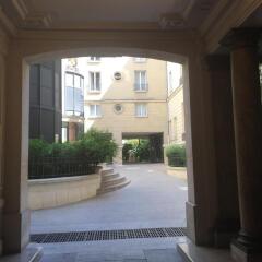 Отель 52 Clichy B&B Франция, Париж - отзывы, цены и фото номеров - забронировать отель 52 Clichy B&B онлайн вид на фасад фото 2
