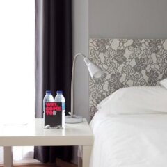 Отель Hostal Nitzs Bcn Барселона комната для гостей фото 3