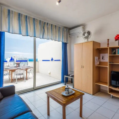 Отель Spinola Bay Penthouse Мальта, Сан Джулианс - отзывы, цены и фото номеров - забронировать отель Spinola Bay Penthouse онлайн комната для гостей фото 4