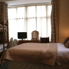 Отель The Crescent Guest House комната для гостей фото 10