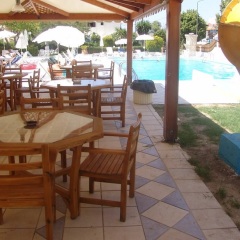 Silver Beach Hotel and Annexe Apartments питание