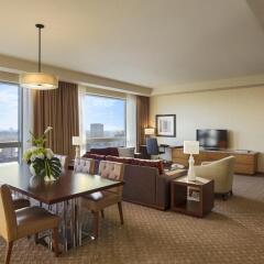 Отель Al Ghurair Rayhaan by Rotana Номер категории Премиум с двуспальной кроватью фото 4