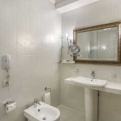 Гостиница Амбассадори 4* Стандартный номер с разными типами кроватей фото 10