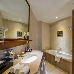 Chatrium Hotel Royal Lake Yangon 5* Люкс с различными типами кроватей фото 14
