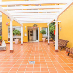 Отель El Marqués Palace by Intercorp Hotel Group Испания, Пуэрто-де-Сантьяго - 4 отзыва об отеле, цены и фото номеров - забронировать отель El Marqués Palace by Intercorp Hotel Group онлайн вид на фасад фото 2