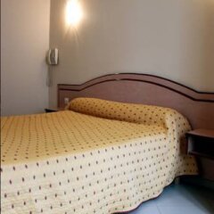 Отель Hôtel Habituel 3* Улучшенный номер с различными типами кроватей