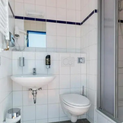 Отель a&o Copenhagen Norrebro Стандартный семейный номер с различными типами кроватей фото 4
