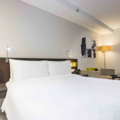 Отель Maitria Sukhumvit 18 Bangkok – A Chatrium Collection 4* Стандартный номер фото 2