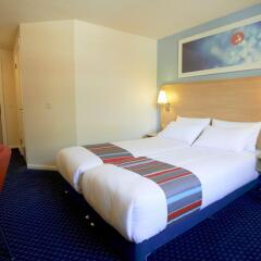 Отель Travelodge Sunbury M3 комната для гостей