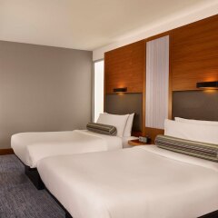 Отель Aloft London Excel 4* Стандартный номер с различными типами кроватей фото 2