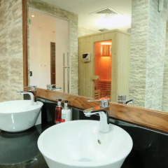 One to One Clover Hotel & Suites ванная фото 2