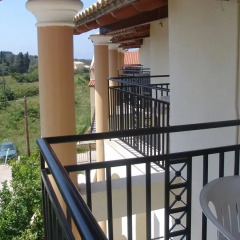 Silver Beach Hotel and Annexe Apartments балкон