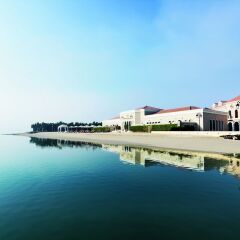 Отель The Ritz-Carlton Abu Dhabi Grand Canal Абу-Даби приотельная территория