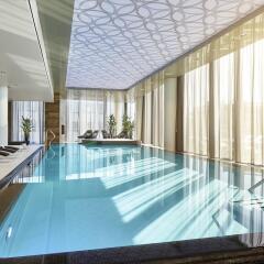 Отель Hilton Tallinn Park Эстония, Таллин - отзывы, цены и фото номеров - забронировать отель Hilton Tallinn Park онлайн бассейн