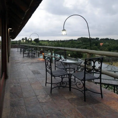 Отель Pululukwa Lodge балкон