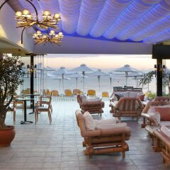 Отель Anthemus Sea Beach Hotel & Spa Греция, Ситония - 2 отзыва об отеле, цены и фото номеров - забронировать отель Anthemus Sea Beach Hotel & Spa онлайн гостиничный бар фото 2