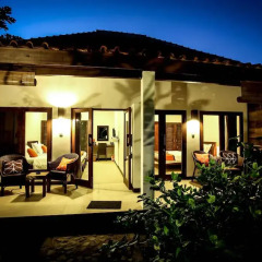 Отель Bale Sampan Bungalows вид на фасад