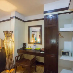 Отель Nilly'S Marina Inn сейф в номере