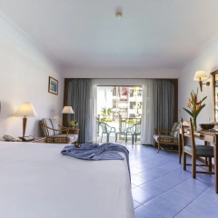 Отель Amora Beach Resort Phuket комната для гостей фото 13