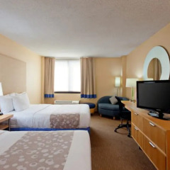 Отель La Quinta Inn & Suites Lax Лос-Анджелес комната для гостей фото 6