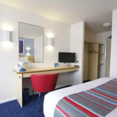 Отель Travelodge Manchester Upper Brook Street удобства в номере