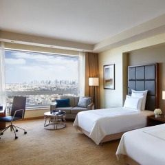 Отель Al Ghurair Rayhaan by Rotana Представительский номер с различными типами кроватей фото 2
