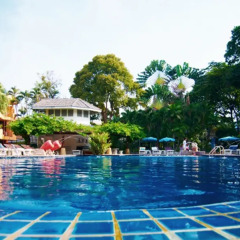 Отель Peace Resort Pattaya бассейн