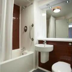 Отель Travelodge Manchester Upper Brook Street ванная фото 3