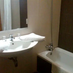 Отель Qawra Point Holiday Complex Мальта, Каура - отзывы, цены и фото номеров - забронировать отель Qawra Point Holiday Complex онлайн ванная
