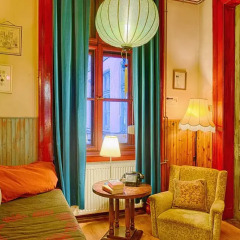 Lavender Circus Hostel балкон