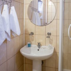 Гостиница База отдыха Окуневая в Выборге отзывы, цены и фото номеров - забронировать гостиницу База отдыха Окуневая онлайн Выборг ванная