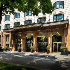 Отель Hilton Vienna Plaza Вена вид на фасад фото 2