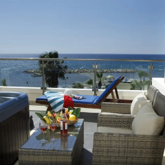 Golden Tulip Golden Bay Beach Hotel Ларнака бассейн