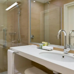 Гостиница DoubleTree by Hilton Moscow — Vnukovo Airport ванная фото 3