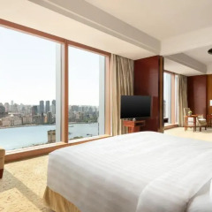Отель Pudong Shangri-La East Shanghai 5* Номер Horizon club grand bund с различными типами кроватей фото 2