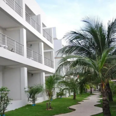 Отель The Natural Resort вид на фасад фото 4