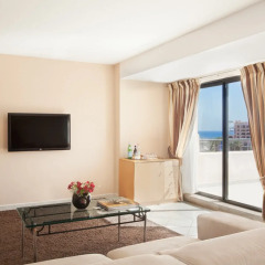Отель Marina Hotel Corinthia Beach Resort Мальта, Сан Джулианс - отзывы, цены и фото номеров - забронировать отель Marina Hotel Corinthia Beach Resort онлайн комната для гостей фото 5