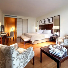 Отель Eurostars Grand Marina 5* Стандартный семейный номер с двуспальной кроватью