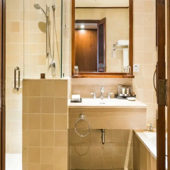 Chatrium Hotel Royal Lake Yangon 5* Улучшенный номер с различными типами кроватей фото 9