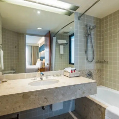 Отель Chatrium Residence Sathon Bangkok ванная