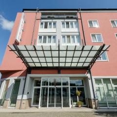 Отель Mercure Hotel Dresden Elbpromenade Германия, Дрезден - отзывы, цены и фото номеров - забронировать отель Mercure Hotel Dresden Elbpromenade онлайн вид на фасад фото 2