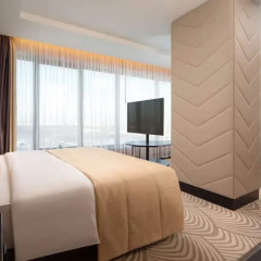 DoubleTree by Hilton Hotel Minsk Президентский люкс двуспальная кровать