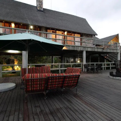 Отель Pululukwa Lodge гостиничный бар