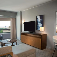 Отель New York Hilton Midtown 4* Семейный смежный номер с различными типами кроватей фото 2