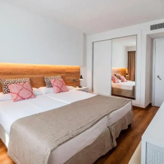Отель Aparthotel Ponent Mar Апартаменты комфорт с различными типами кроватей