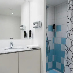 Отель a&o Copenhagen Norrebro Стандартный номер с различными типами кроватей фото 5