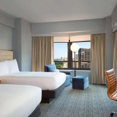 Отель New York Hilton Midtown 4* Семейный смежный номер с различными типами кроватей
