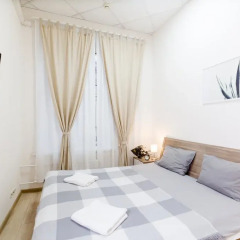 и Хостел Centeral Hotel & Hostel Стандартный номер с двуспальной кроватью (общая ванная комната)