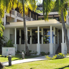 Отель InterContinental Resort Tahiti Французская Полинезия, Фааа - 1 отзыв об отеле, цены и фото номеров - забронировать отель InterContinental Resort Tahiti онлайн вид на фасад фото 2
