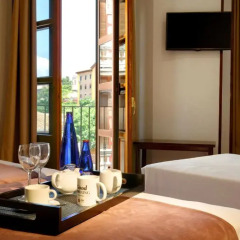 Отель Triunfo Granada 4* Стандартный семейный номер с различными типами кроватей фото 3